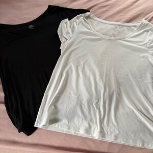Old Navy Bundle of 2 XXL Scoop Neck Short Sleeve T Shirt Tops black and white